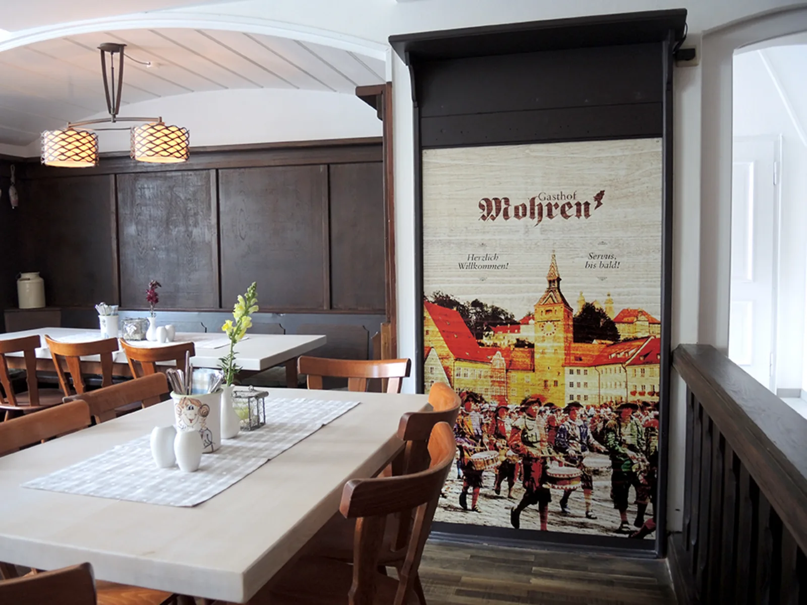Blick in die Gaststube mit historischem Landsberg-Wandbild