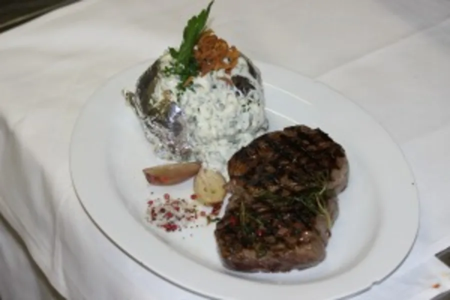 Steak mit Folienkartoffel aus der Mohren-Küche